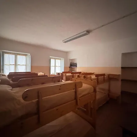 Rifugio La Madlena Hostel